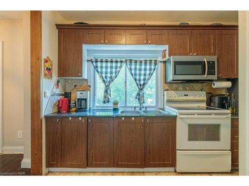 115 Pelham Road, St. Catharines, ON - Indoor Photo Showing Kitchen