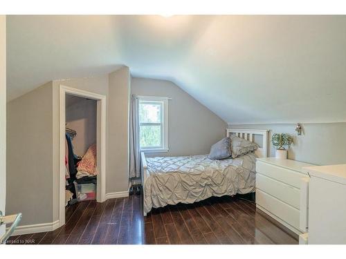 115 Pelham Road, St. Catharines, ON - Indoor Photo Showing Bedroom