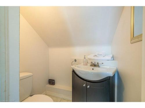 115 Pelham Road, St. Catharines, ON - Indoor Photo Showing Bathroom