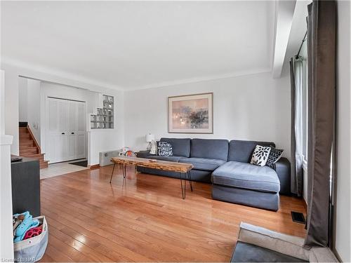 4138 Brookdale Drive, Niagara Falls, ON - Indoor Photo Showing Living Room