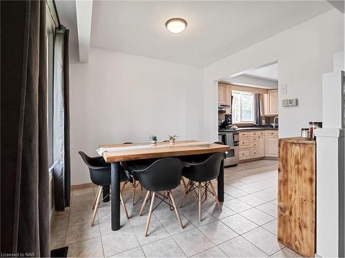 4138 Brookdale Drive, Niagara Falls, ON - Indoor Photo Showing Dining Room