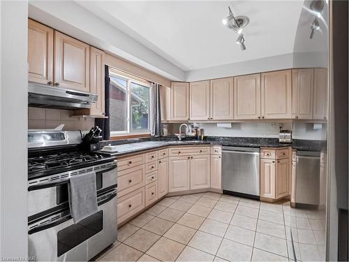 4138 Brookdale Drive, Niagara Falls, ON - Indoor Photo Showing Kitchen