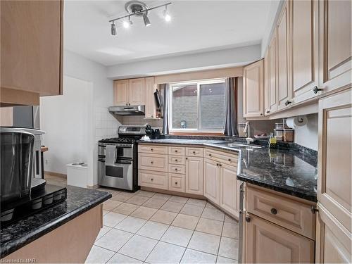 4138 Brookdale Drive, Niagara Falls, ON - Indoor Photo Showing Kitchen