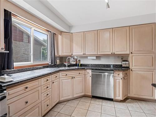 4138 Brookdale Drive, Niagara Falls, ON - Indoor Photo Showing Kitchen