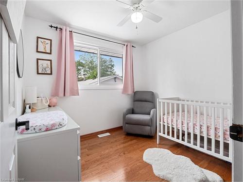 4138 Brookdale Drive, Niagara Falls, ON - Indoor Photo Showing Bedroom