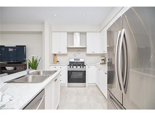 7821 Dockweed Drive, Niagara Falls, ON - Indoor Photo Showing Kitchen With Stainless Steel Kitchen With Double Sink