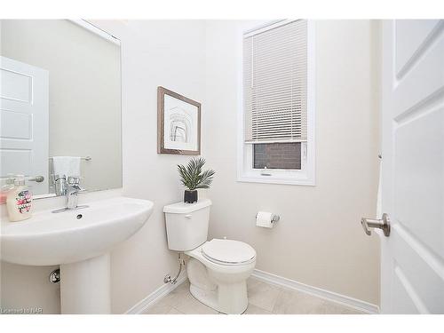 7821 Dockweed Drive, Niagara Falls, ON - Indoor Photo Showing Bathroom