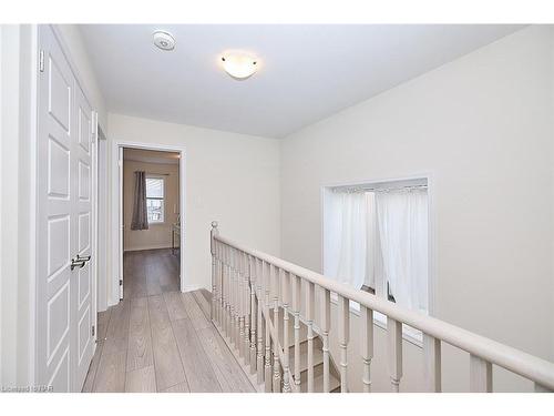 7821 Dockweed Drive, Niagara Falls, ON - Indoor Photo Showing Other Room