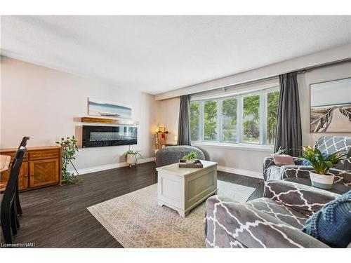 35 Fairington Crescent, St. Catharines, ON - Indoor Photo Showing Living Room With Fireplace