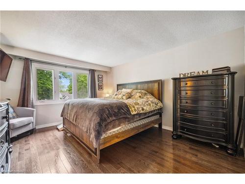 35 Fairington Crescent, St. Catharines, ON - Indoor Photo Showing Bedroom