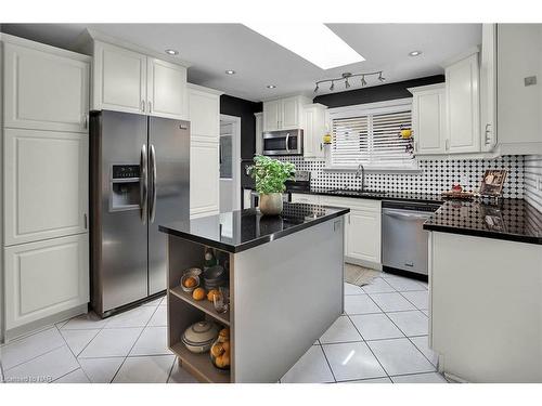 8 Kilkenny Drive, St. Catharines, ON - Indoor Photo Showing Kitchen With Stainless Steel Kitchen With Upgraded Kitchen