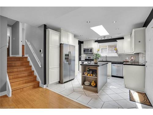 8 Kilkenny Drive, St. Catharines, ON - Indoor Photo Showing Kitchen With Upgraded Kitchen