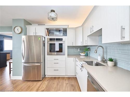 1204-15 Towering Heights Boulevard, St. Catharines, ON - Indoor Photo Showing Kitchen With Stainless Steel Kitchen With Upgraded Kitchen