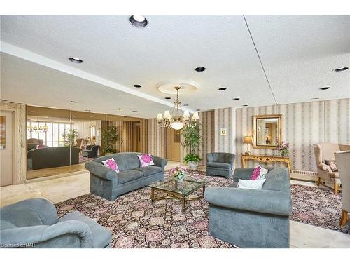 1204-15 Towering Heights Boulevard, St. Catharines, ON - Indoor Photo Showing Living Room