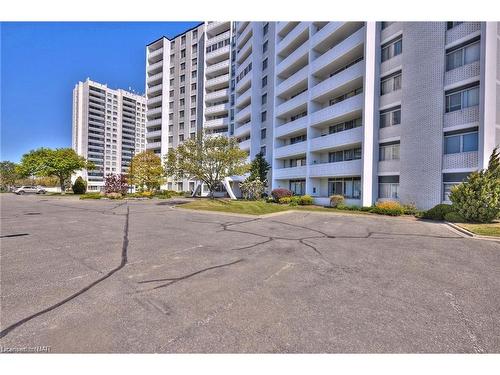 1204-15 Towering Heights Boulevard, St. Catharines, ON - Outdoor With Facade