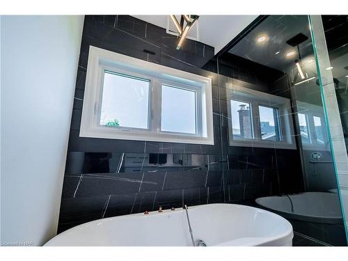 45A Lakeshore Road, St. Catharines, ON - Indoor Photo Showing Bathroom