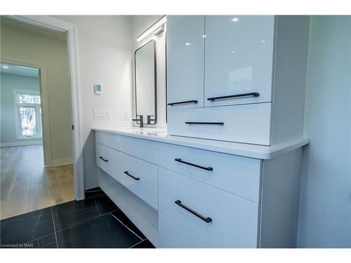 45A Lakeshore Road, St. Catharines, ON - Indoor Photo Showing Bathroom