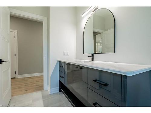 45A Lakeshore Road, St. Catharines, ON - Indoor Photo Showing Bathroom