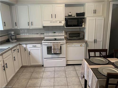 3427 Harvard Avenue, Niagara Falls, ON - Indoor Photo Showing Kitchen