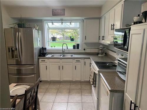 3427 Harvard Avenue, Niagara Falls, ON - Indoor Photo Showing Kitchen With Double Sink