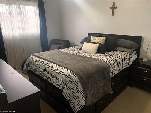 3427 Harvard Avenue, Niagara Falls, ON - Indoor Photo Showing Bedroom