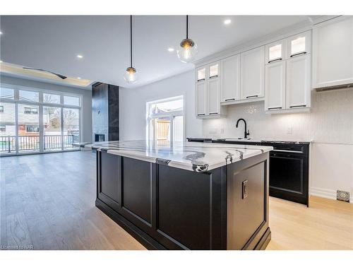 45C Lakeshore Road, St. Catharines, ON - Indoor Photo Showing Kitchen With Upgraded Kitchen