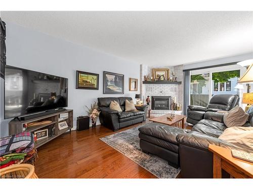 19-2720 Mewburn Road, Niagara Falls, ON - Indoor Photo Showing Living Room With Fireplace