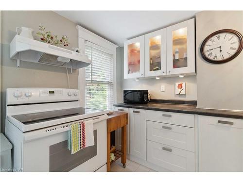 18 Rose Street, St. Catharines, ON - Indoor Photo Showing Kitchen