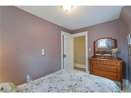 18 Rose Street, St. Catharines, ON - Indoor Photo Showing Bedroom