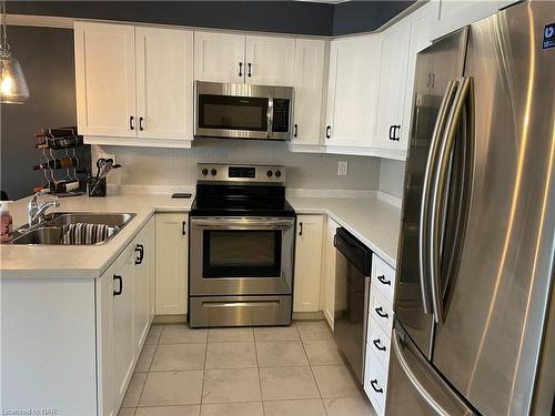 61-22 Spring Creek Drive, Waterdown, ON - Indoor Photo Showing Kitchen With Double Sink