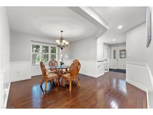 7949 Grossi Court, Niagara Falls, ON - Indoor Photo Showing Dining Room