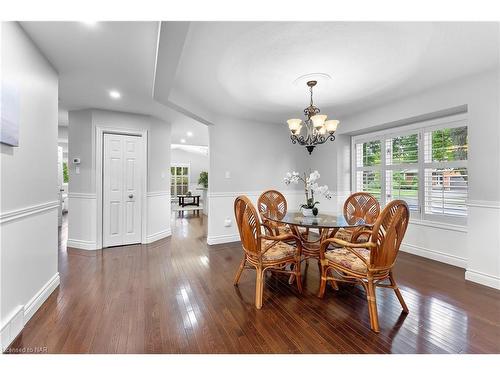 7949 Grossi Court, Niagara Falls, ON - Indoor Photo Showing Dining Room