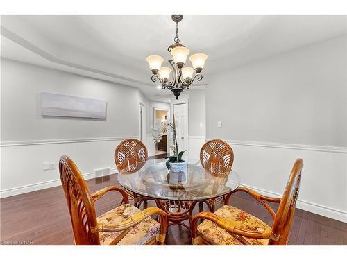 7949 Grossi Court, Niagara Falls, ON - Indoor Photo Showing Dining Room