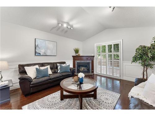 7949 Grossi Court, Niagara Falls, ON - Indoor Photo Showing Living Room With Fireplace