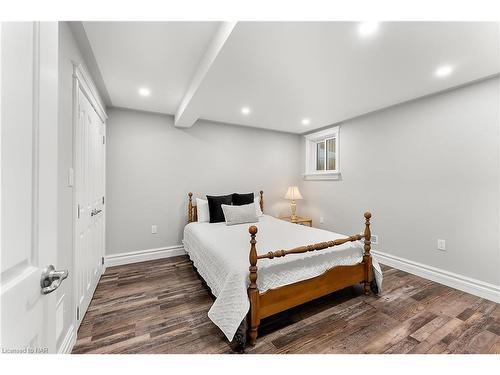 7949 Grossi Court, Niagara Falls, ON - Indoor Photo Showing Bedroom