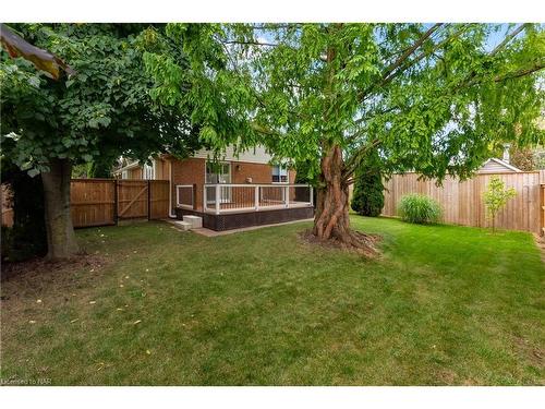 7949 Grossi Court, Niagara Falls, ON - Outdoor With Deck Patio Veranda With Backyard