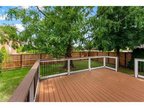 7949 Grossi Court, Niagara Falls, ON - Outdoor With Deck Patio Veranda With Backyard