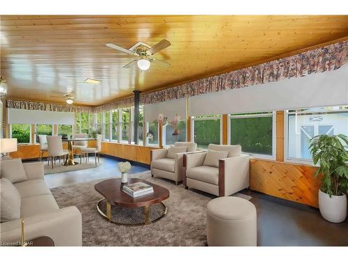 6950 Waterloo Drive, Niagara Falls, ON - Indoor Photo Showing Living Room