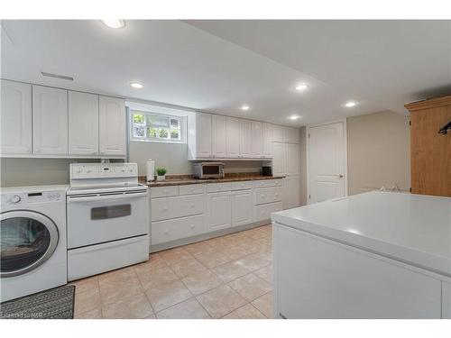 6950 Waterloo Drive, Niagara Falls, ON - Indoor Photo Showing Laundry Room