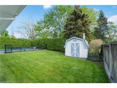 6950 Waterloo Drive, Niagara Falls, ON - Outdoor With Backyard