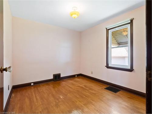 58 Elmwood Avenue, Welland, ON - Indoor Photo Showing Other Room