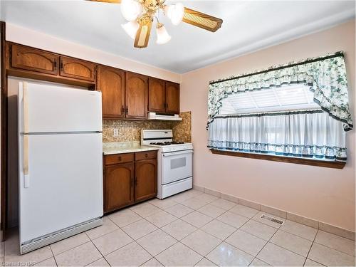 58 Elmwood Avenue, Welland, ON - Indoor Photo Showing Kitchen