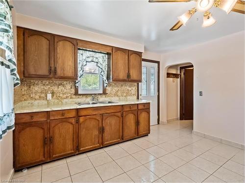 58 Elmwood Avenue, Welland, ON - Indoor Photo Showing Kitchen With Double Sink