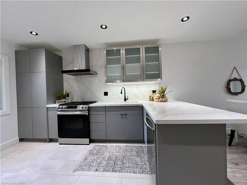 535 Carlton Street, St. Catharines, ON - Indoor Photo Showing Kitchen With Upgraded Kitchen