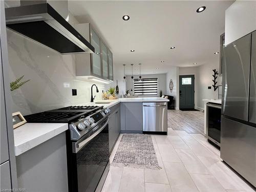 535 Carlton Street, St. Catharines, ON - Indoor Photo Showing Kitchen With Upgraded Kitchen