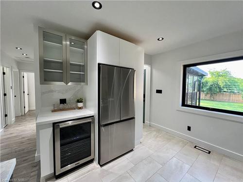 535 Carlton Street, St. Catharines, ON - Indoor Photo Showing Kitchen