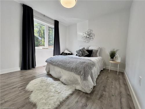 535 Carlton Street, St. Catharines, ON - Indoor Photo Showing Bedroom