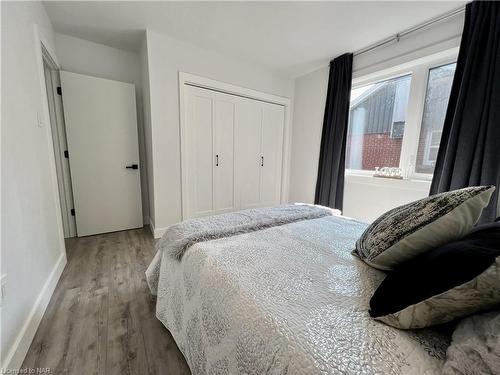 535 Carlton Street, St. Catharines, ON - Indoor Photo Showing Bedroom