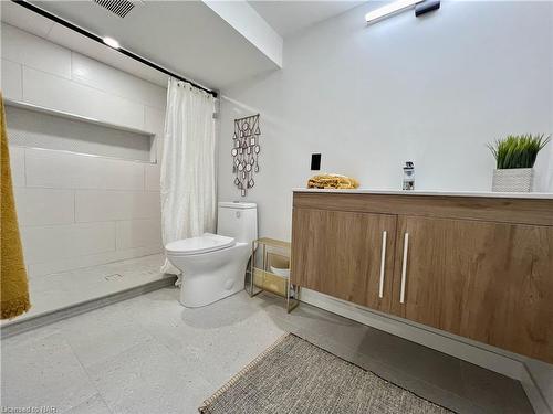 535 Carlton Street, St. Catharines, ON - Indoor Photo Showing Bathroom