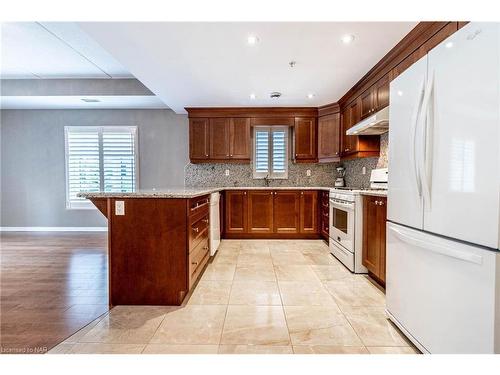 203-16 Sullivan Avenue, Thorold, ON - Indoor Photo Showing Kitchen